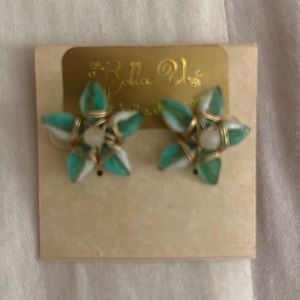 Brand New Green & White Bella U Flower Post Earrings